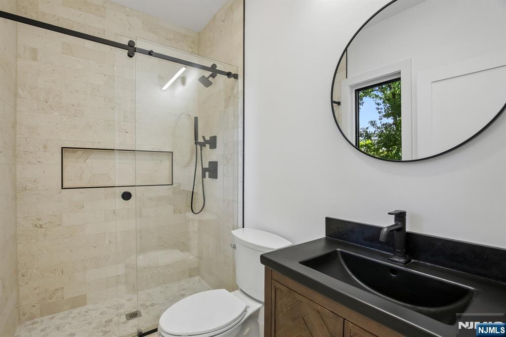 2189 Jones Road Fort Lee, NJ 07024 - Photo 18 of 32
