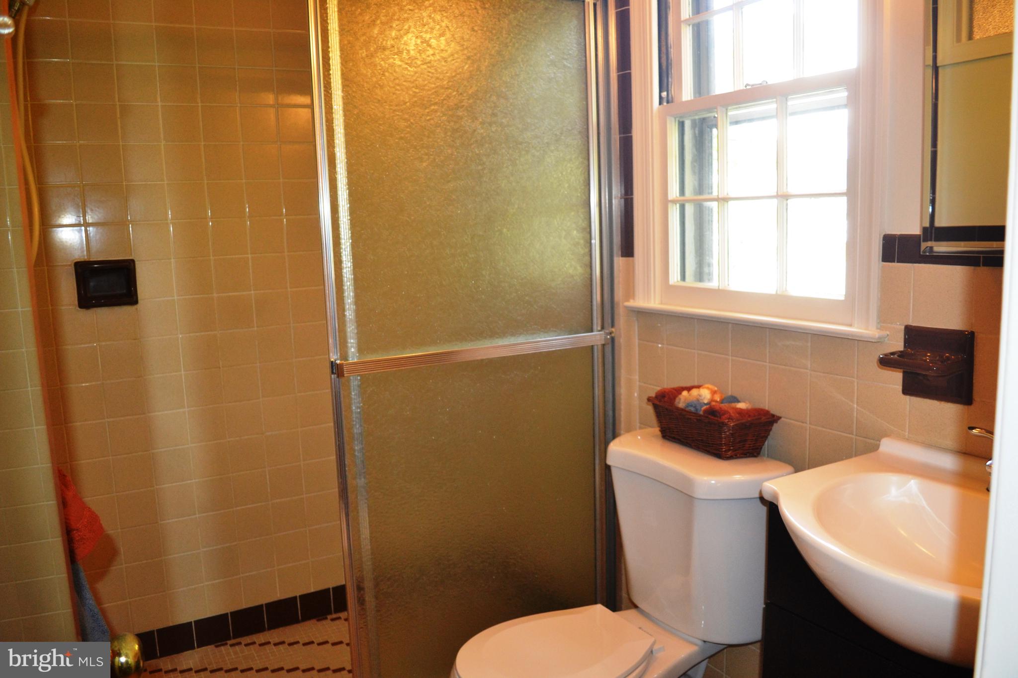 14 Ritter Lane Newark, DE 19711 - Photo 12 of 27 Private Bath w/ Shower