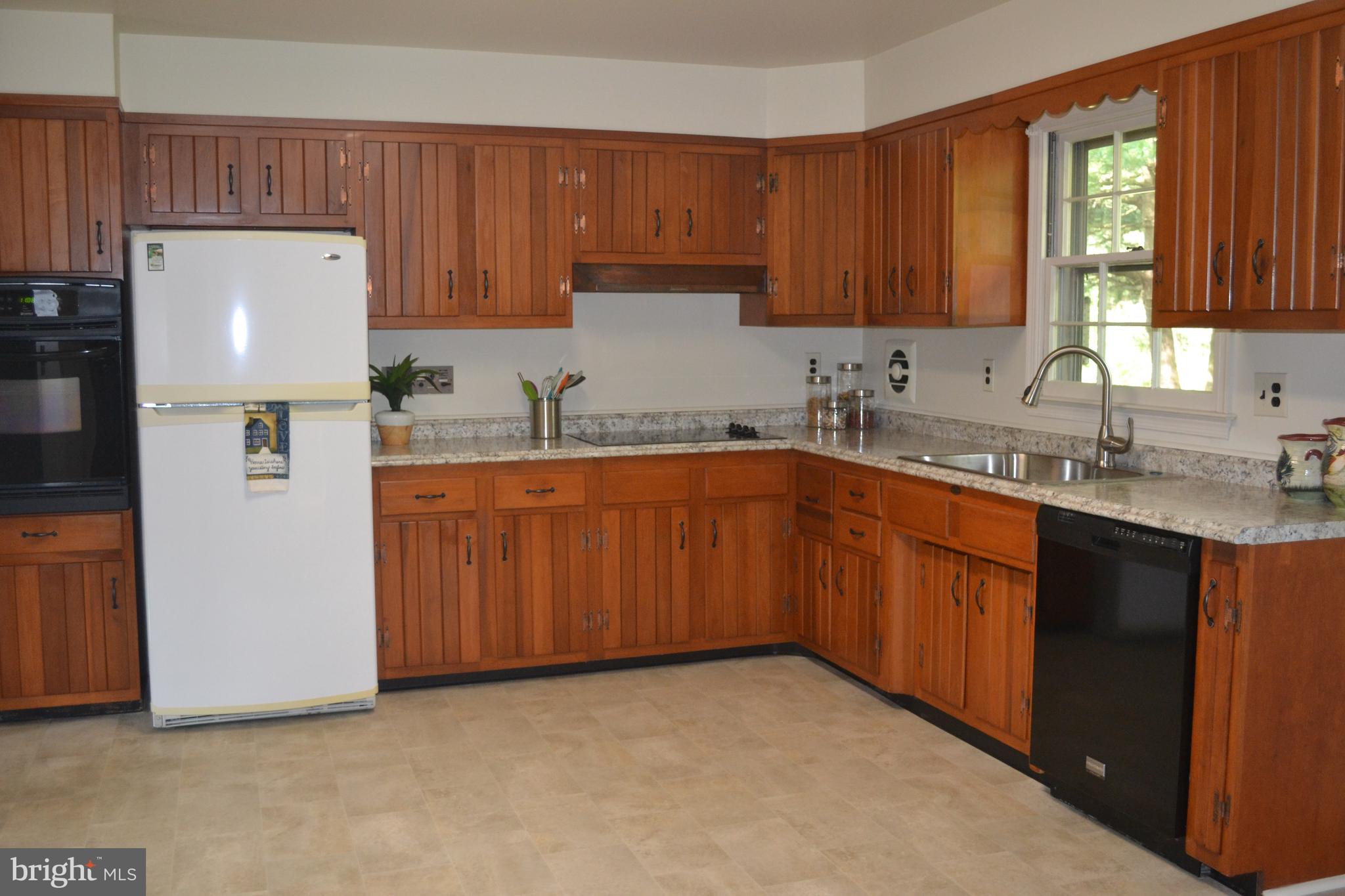 14 Ritter Lane Newark, DE 19711 - Photo 8 of 27 Large Kitchen