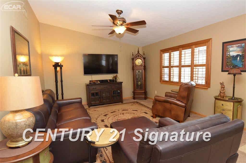 4473 North Seymour Road Flushing, MI 48433 - Photo 3 of 33