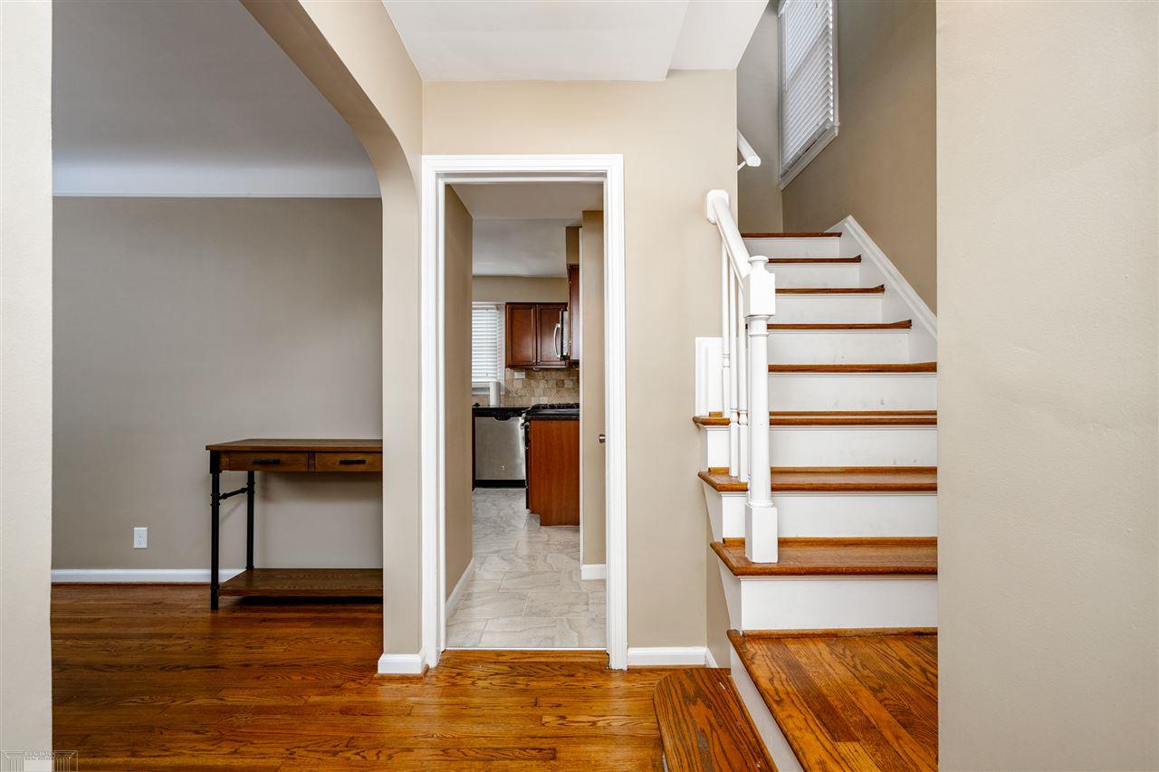 1379 Fairholme Road Grosse Pointe, MI 48236 - Photo 16 of 36 50033399-15.JPG