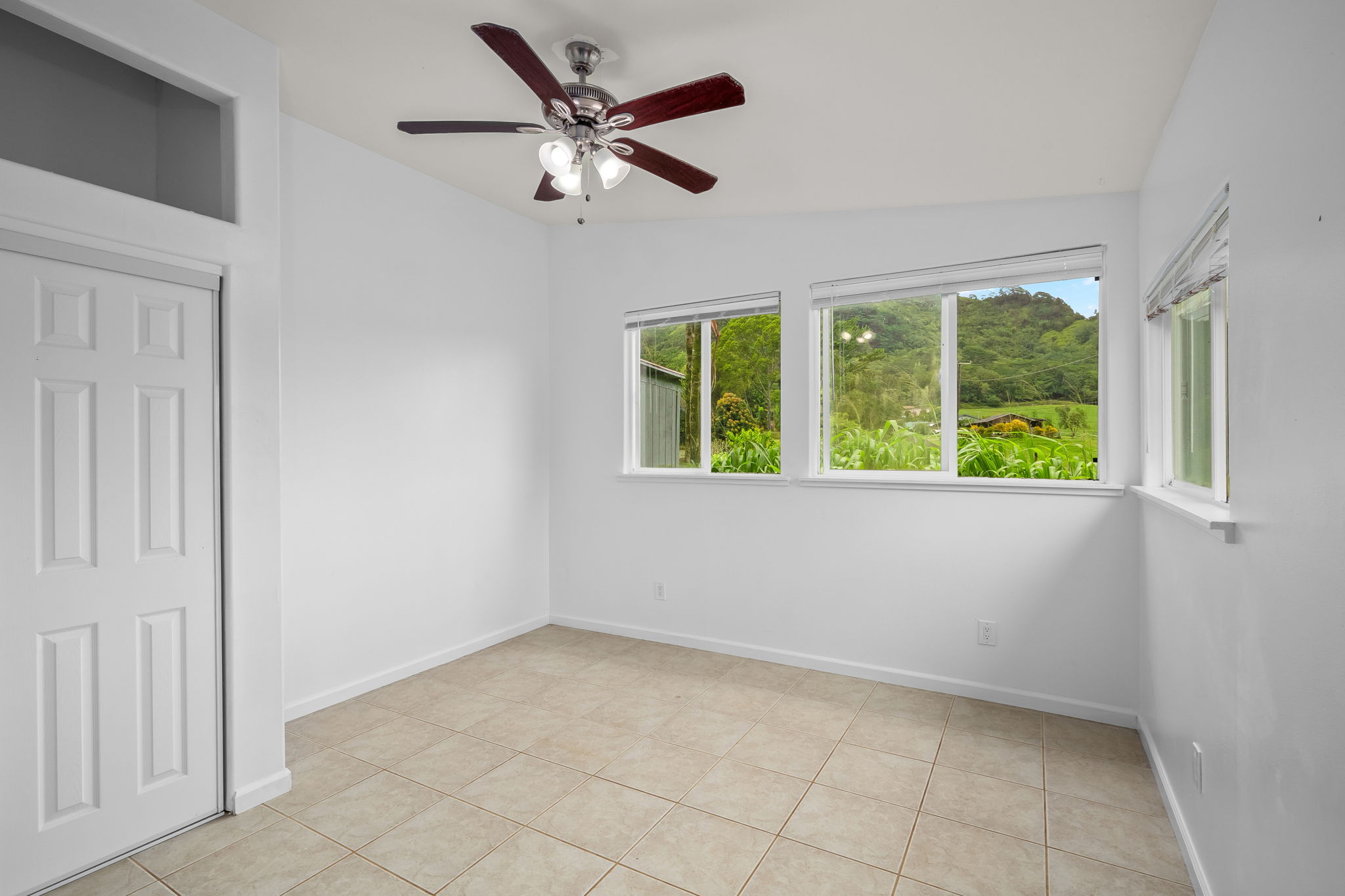 7060 Kahuna Road Kapaa, HI 96746 - Photo 27 of 30 an empty room with a ceiling fan and a large window