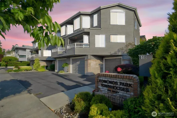 $910,000 | 610 Daley Street, Unit E, Edmonds, WA 98020