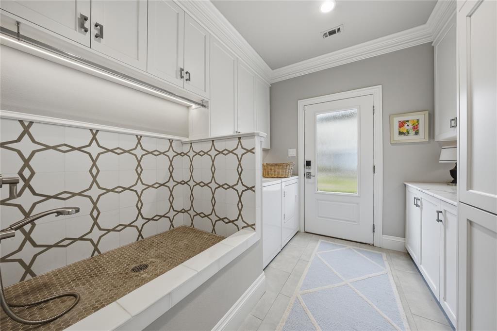121 St Annes Mabank, TX 75156 - Photo 33 of 40 a bathroom with a granite countertop bathtub and shower