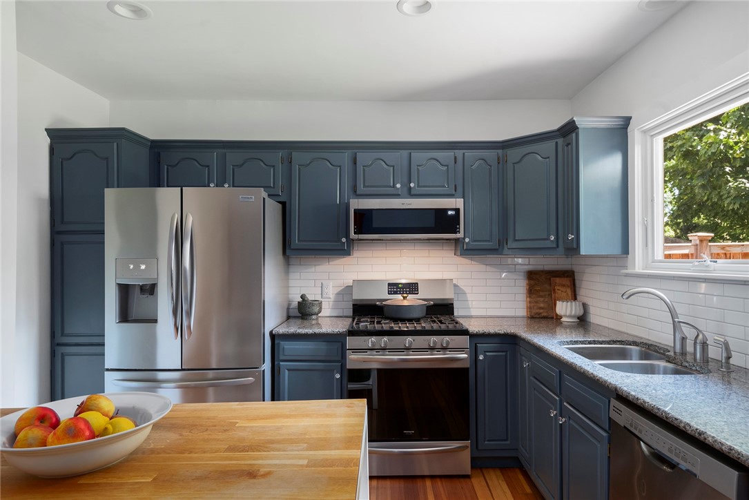 229 6th Street Providence, RI 02906 - Photo 23 of 46
