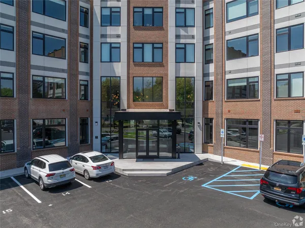 $2,400 | 15 Washington Avenue, Unit 315, Suffern, NY 10901