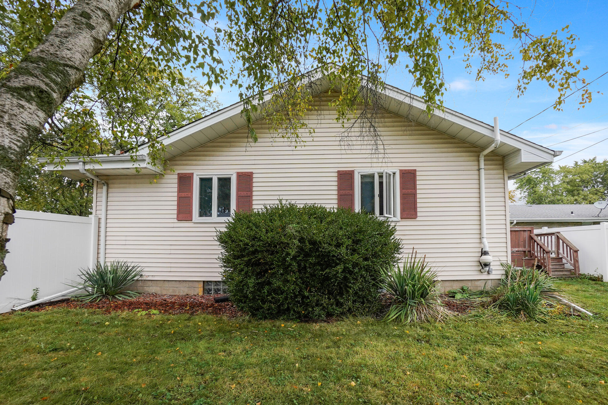 9307 Grace Street Highland, IN 46322 - Photo 5 of 32 2048x1365