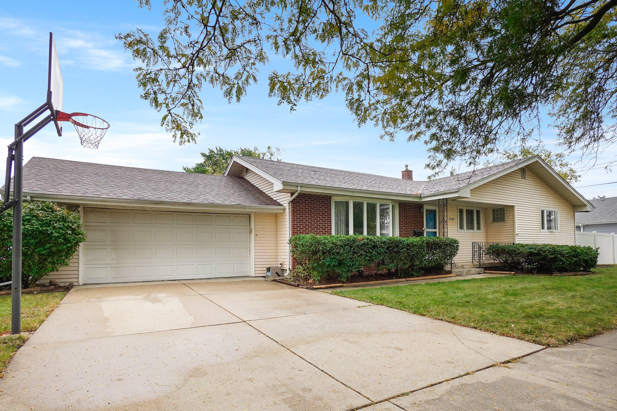 9307 Grace Street Highland, IN 46322 - Photo 7 of 32 2048x1365