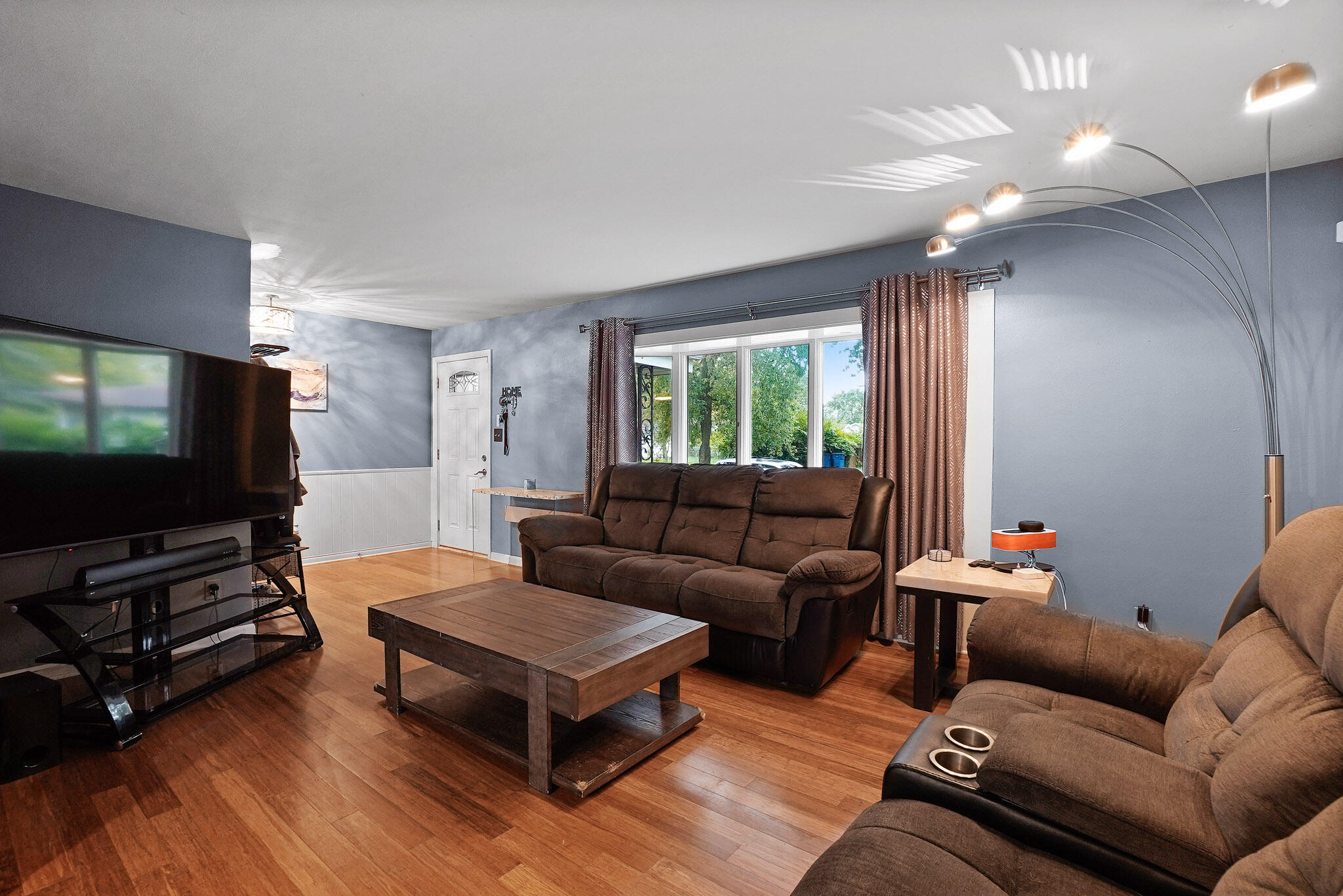 9307 Grace Street Highland, IN 46322 - Photo 10 of 32 2048x1367