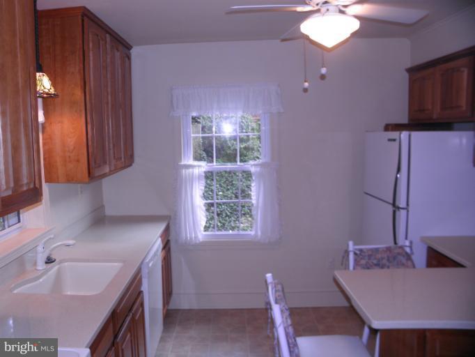 2902 Ivydale Street Silver Spring, MD 20902 - Photo 14 of 24 Kitchen with deep sink picture