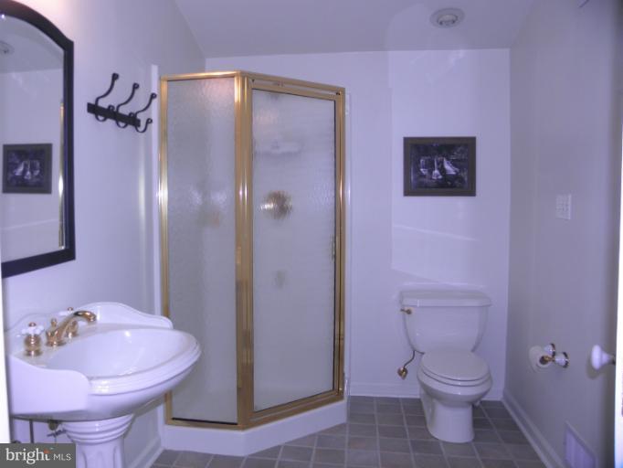 2902 Ivydale Street Silver Spring, MD 20902 - Photo 7 of 24 Bath (Master)