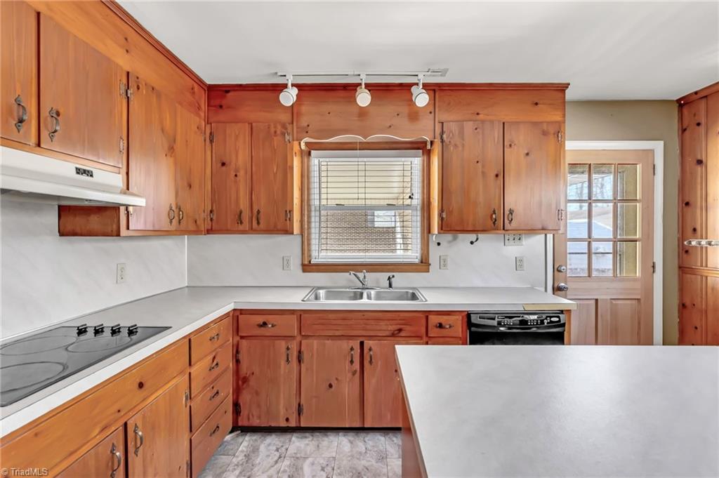 121 South Edgewood Road Eden, NC 27288 - Photo 9 of 26 Gallery Image 9