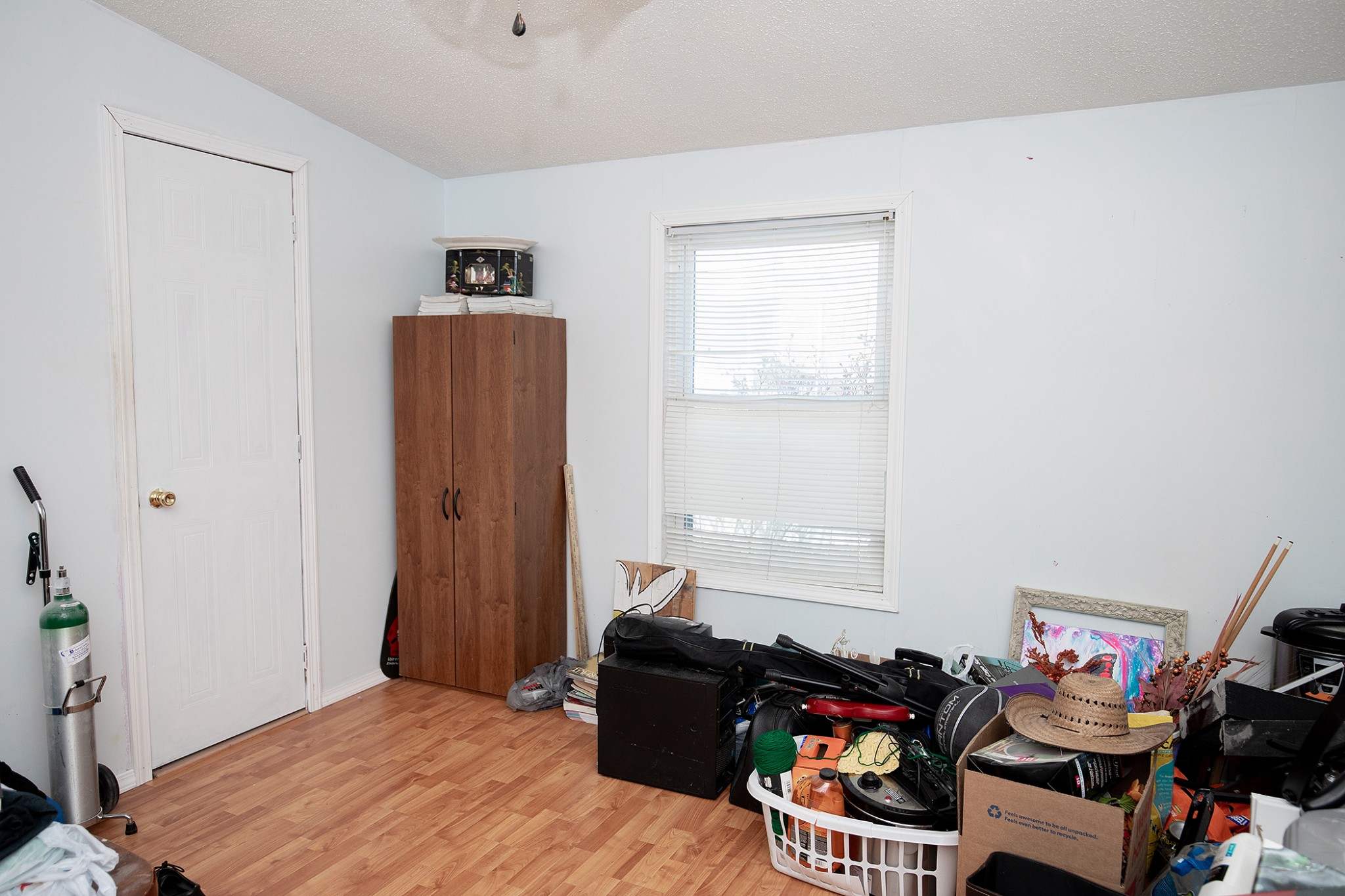 2113 Sugar Camp Road Springfield, TN 37172 - Photo 26 of 47 a living room with furniture and a window
