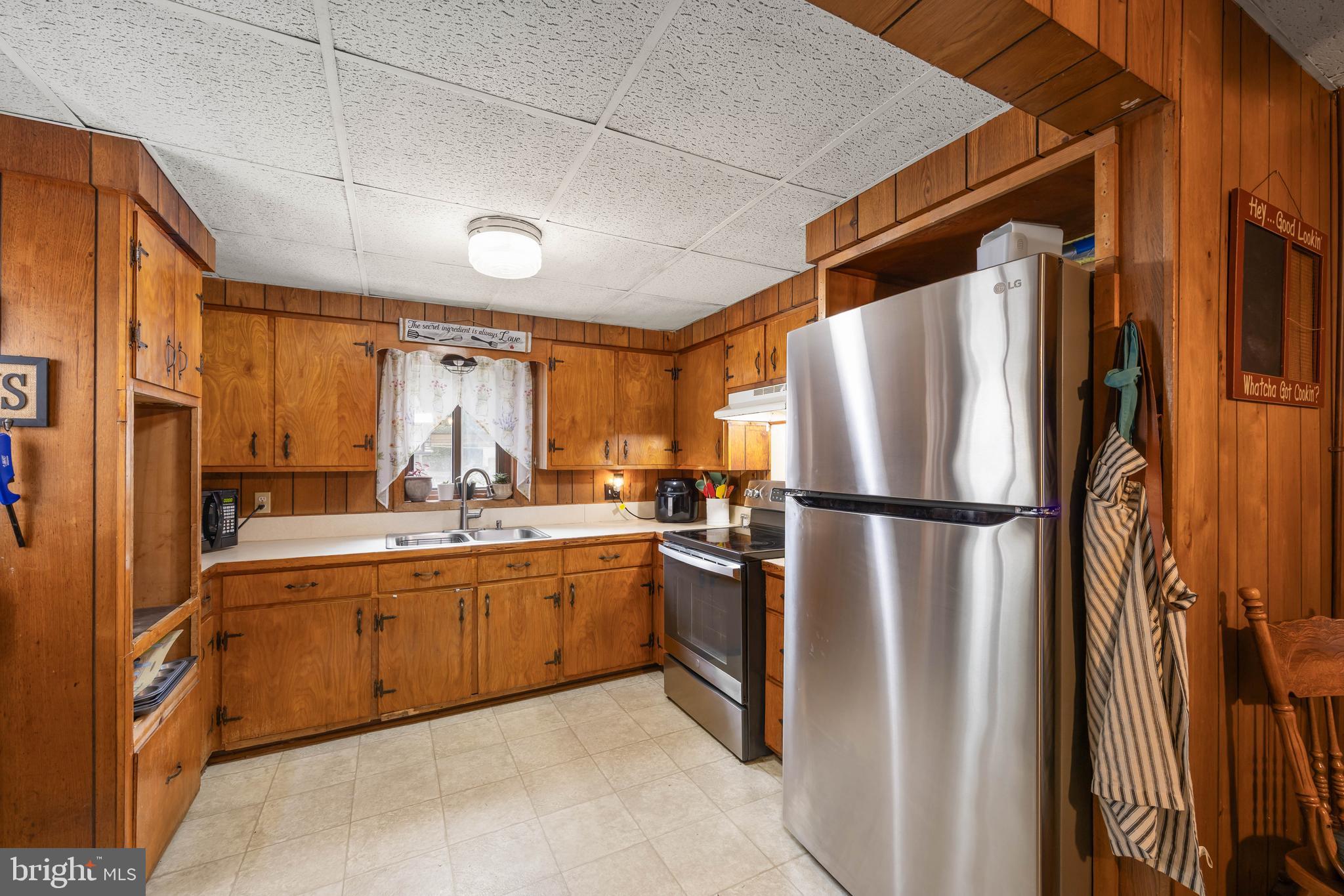 26467 Mariners Road Crisfield, MD 21817 - Photo 20 of 44 a kitchen with stainless steel appliances a refrigerator sink and cabinets