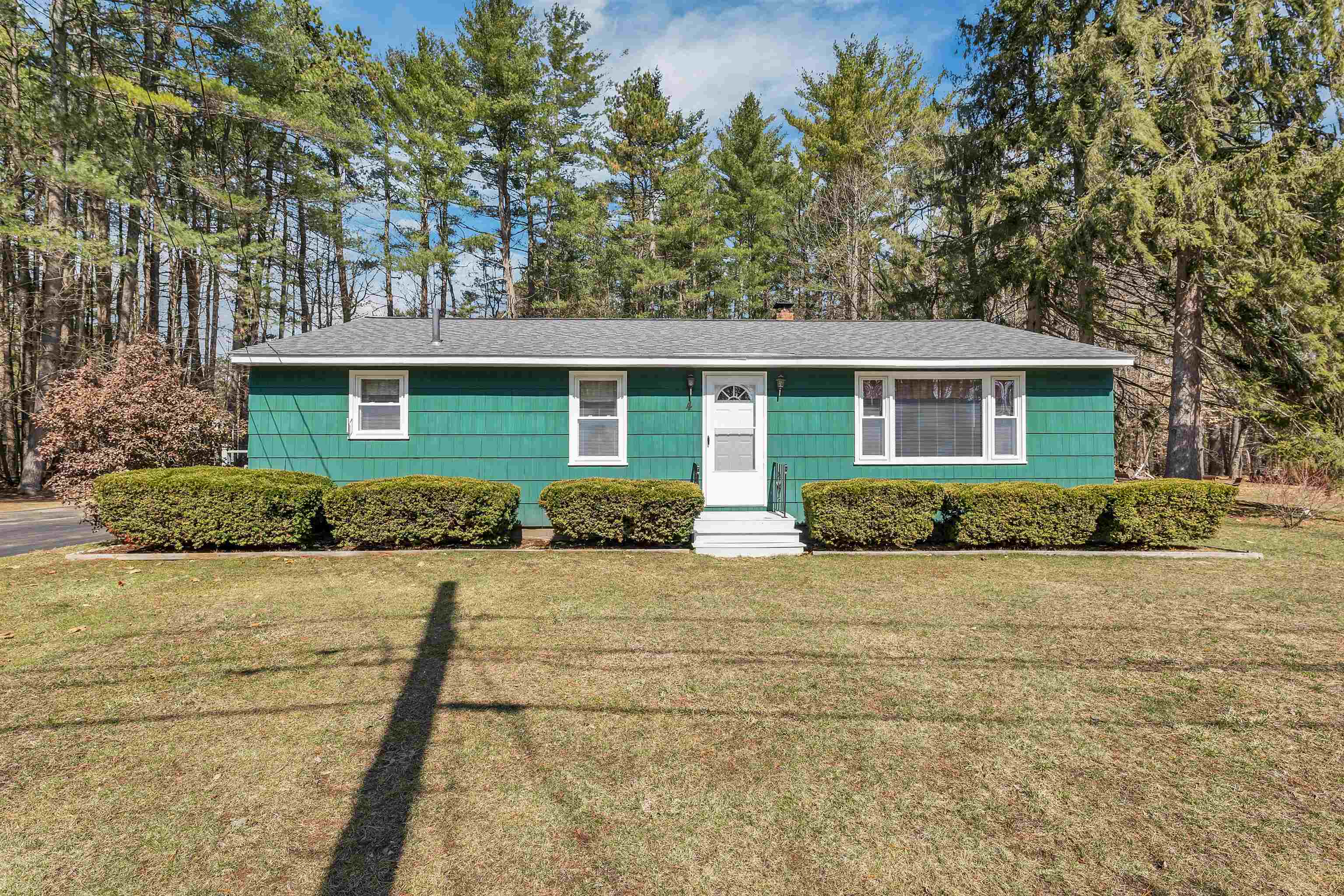 4 Jefferson Avenue Rochester, NH 03867 - Photo 1 of 46