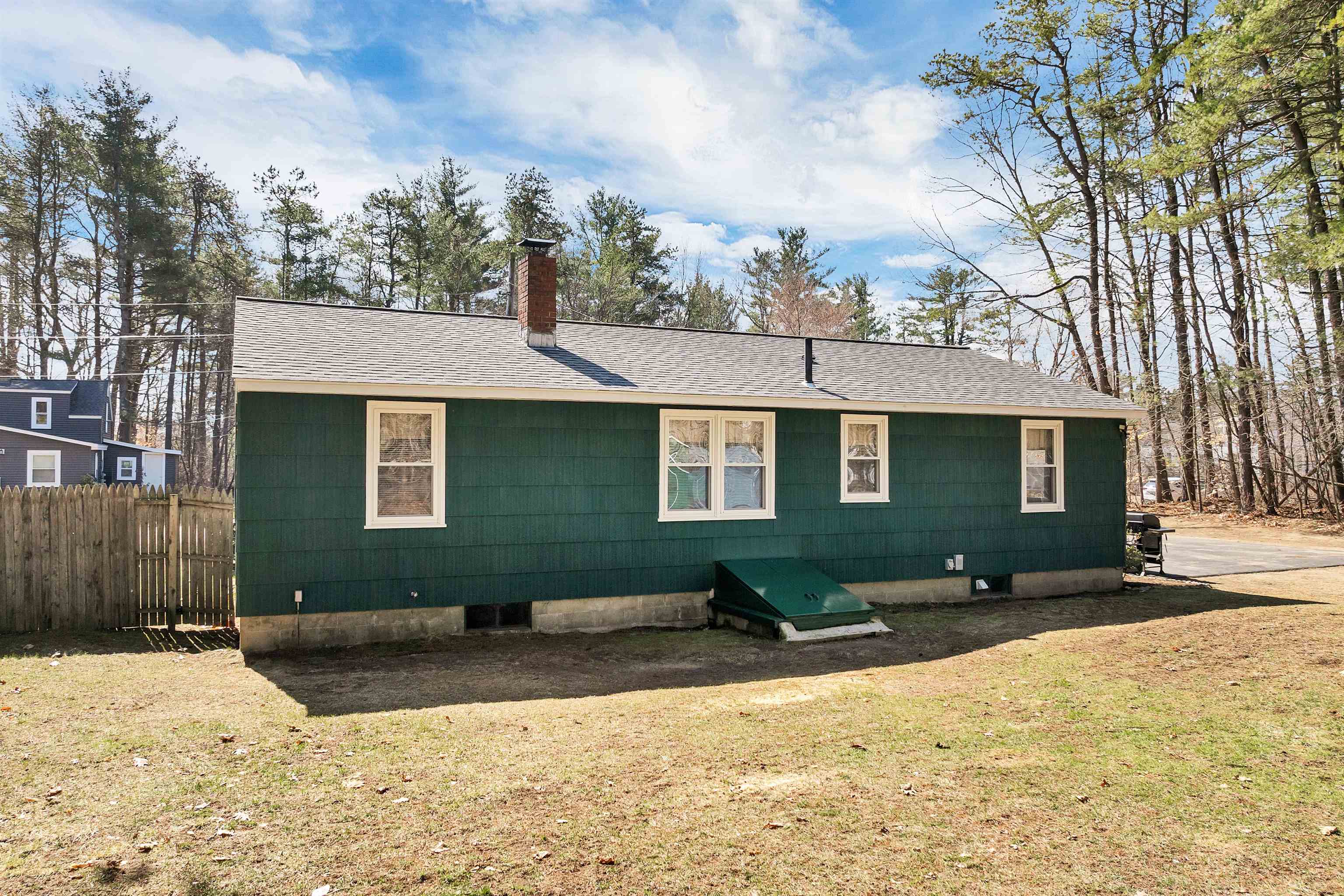4 Jefferson Avenue Rochester, NH 03867 - Photo 11 of 46