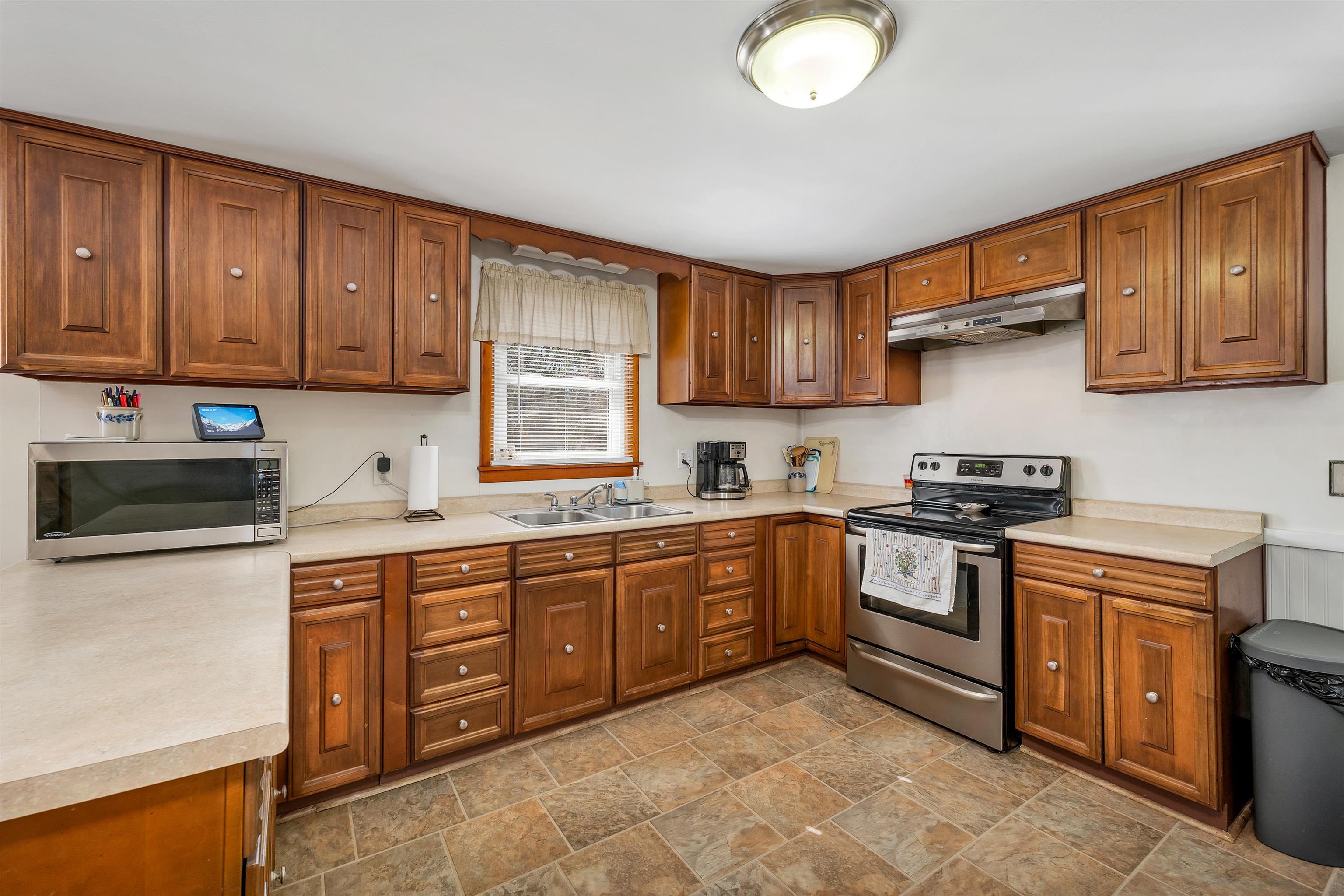 4 Jefferson Avenue Rochester, NH 03867 - Photo 22 of 46