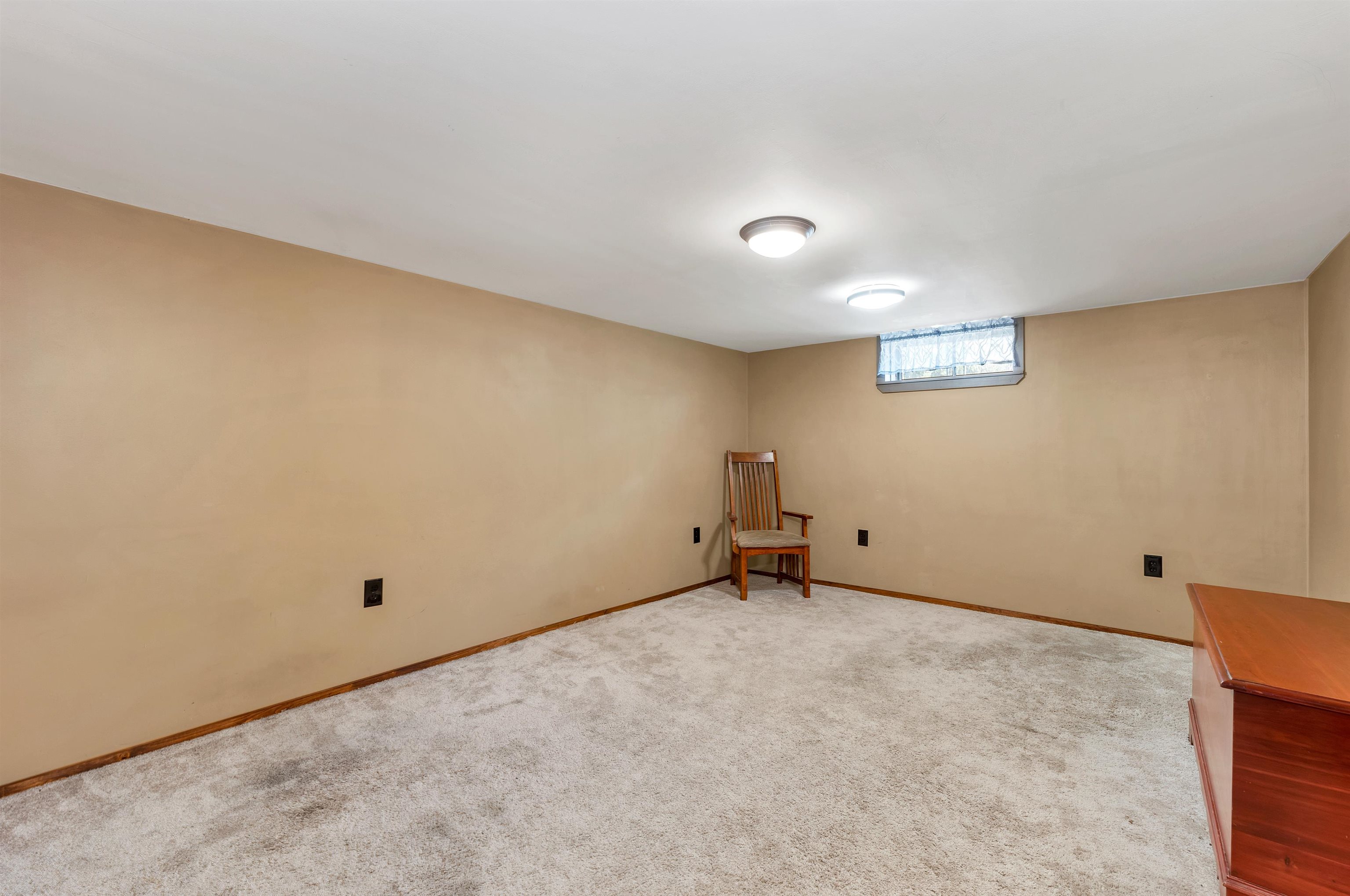 4 Jefferson Avenue Rochester, NH 03867 - Photo 29 of 46