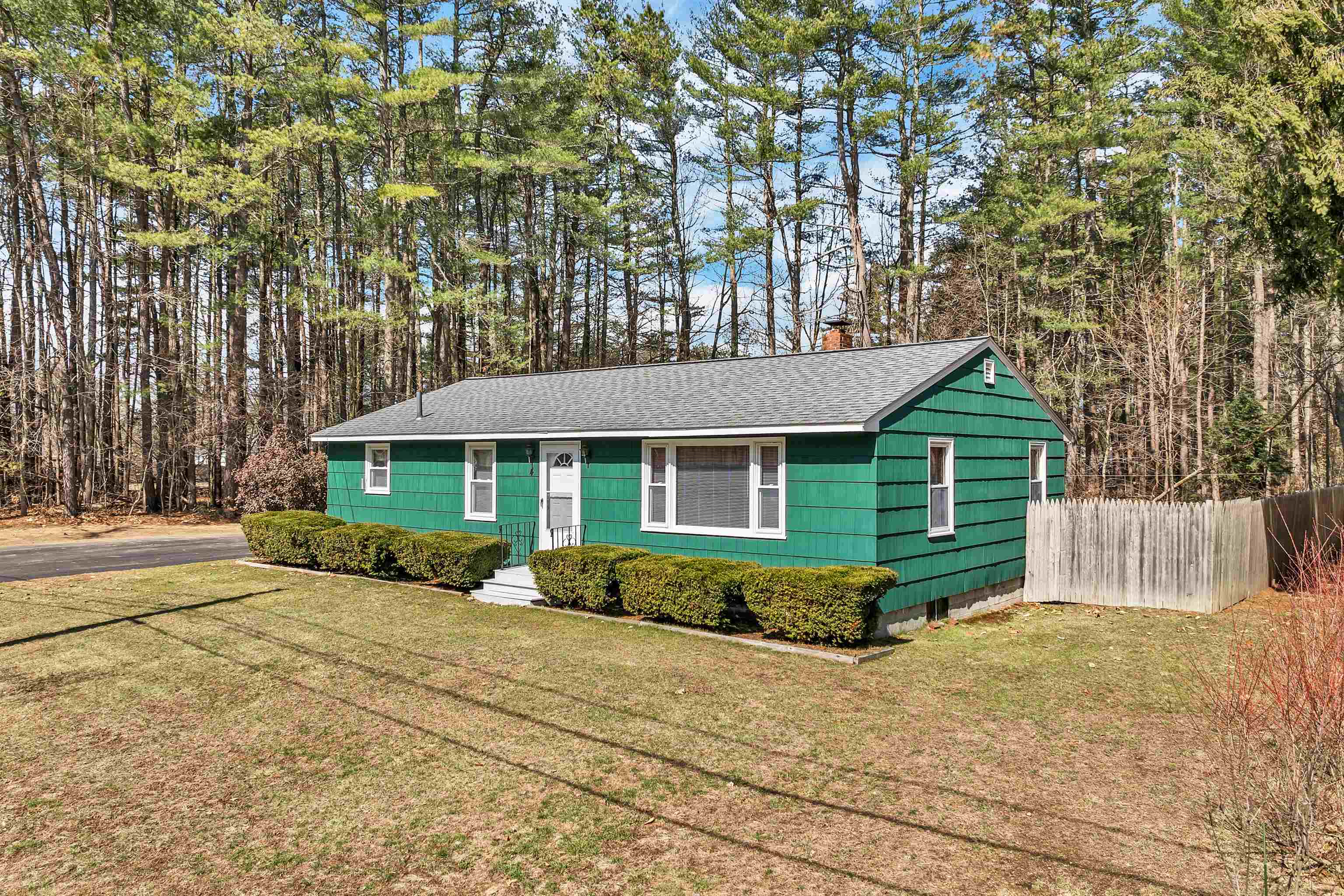 4 Jefferson Avenue Rochester, NH 03867 - Photo 4 of 46