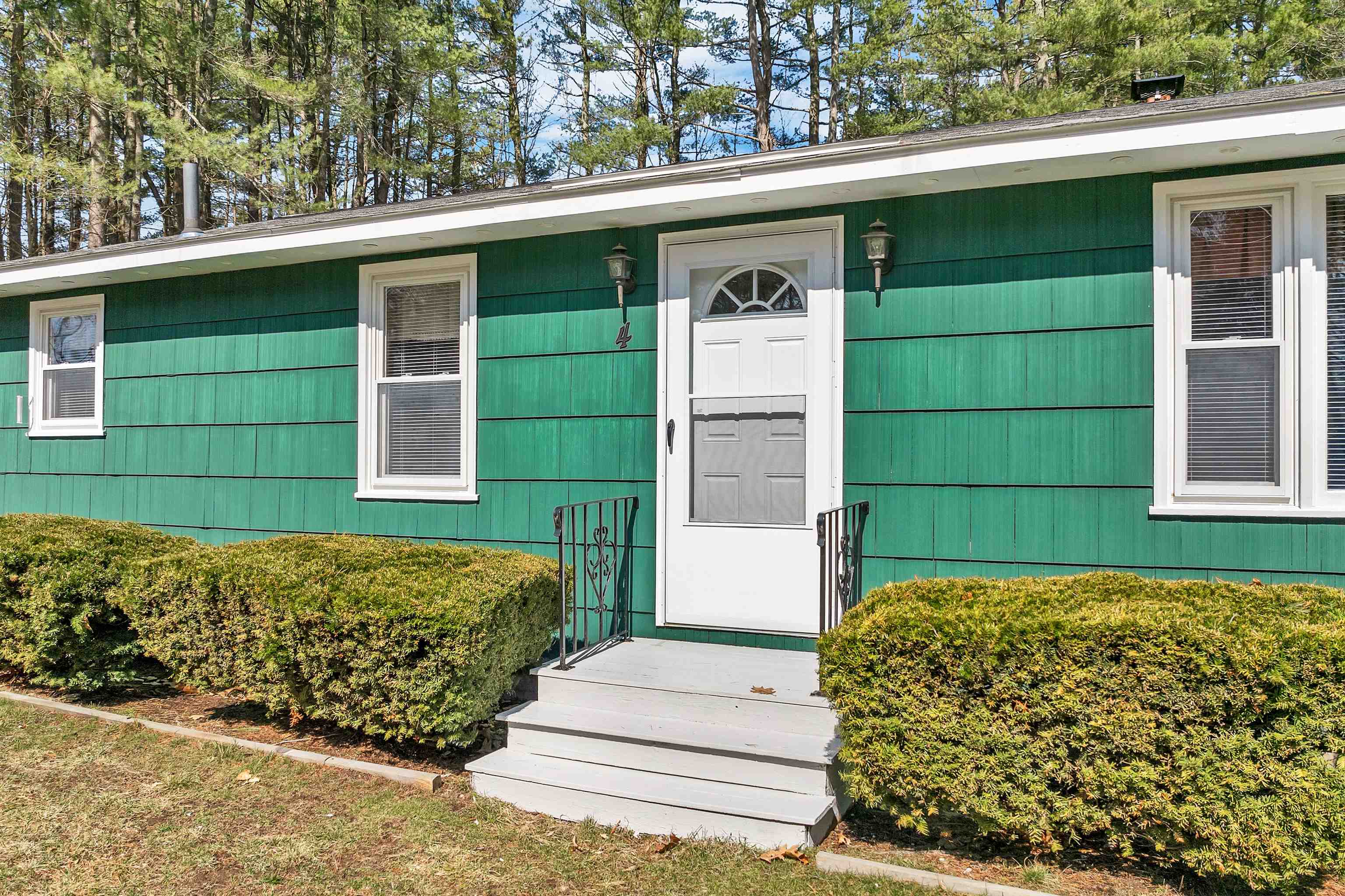 4 Jefferson Avenue Rochester, NH 03867 - Photo 5 of 46