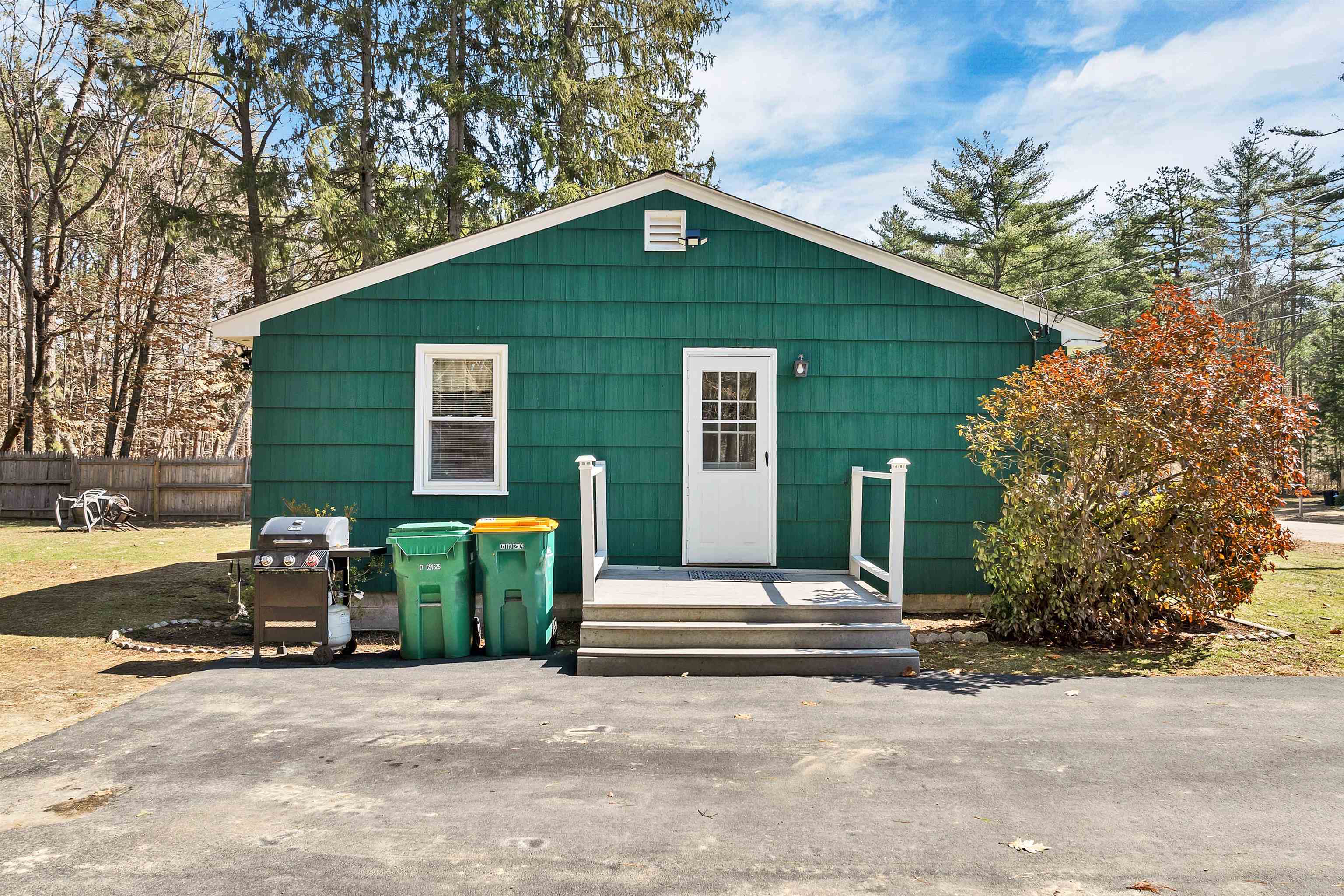 4 Jefferson Avenue Rochester, NH 03867 - Photo 6 of 46
