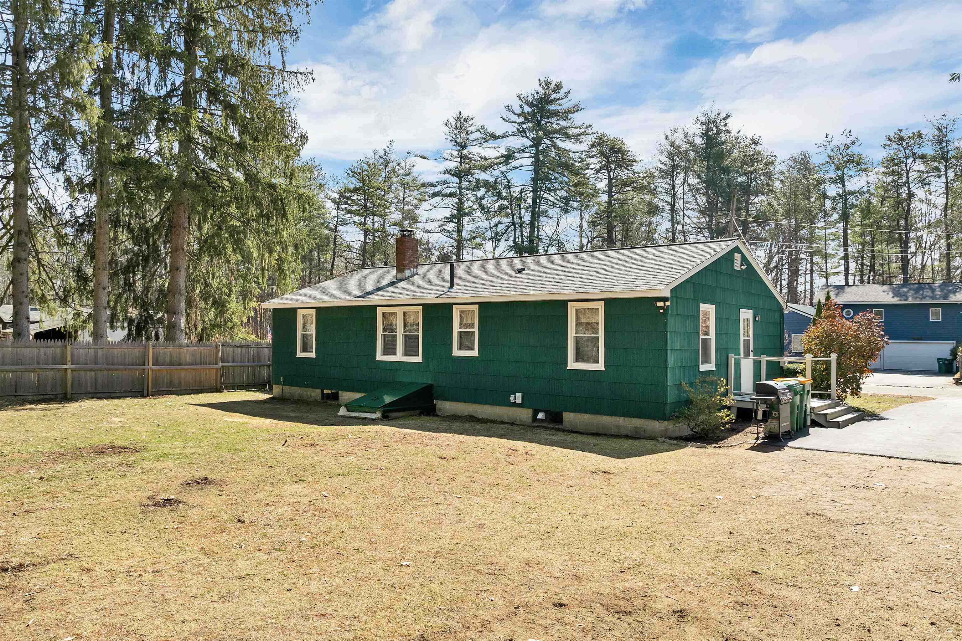 4 Jefferson Avenue Rochester, NH 03867 - Photo 9 of 46