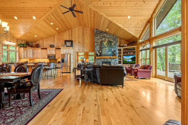 $1,699,000 | 11527 Milinda Shores Road, Crosslake, MN 56442