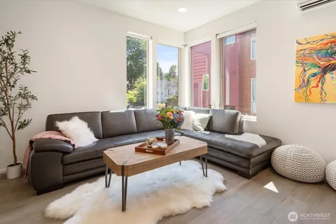 $749,999 | 551 28th Avenue, Seattle, WA 98122