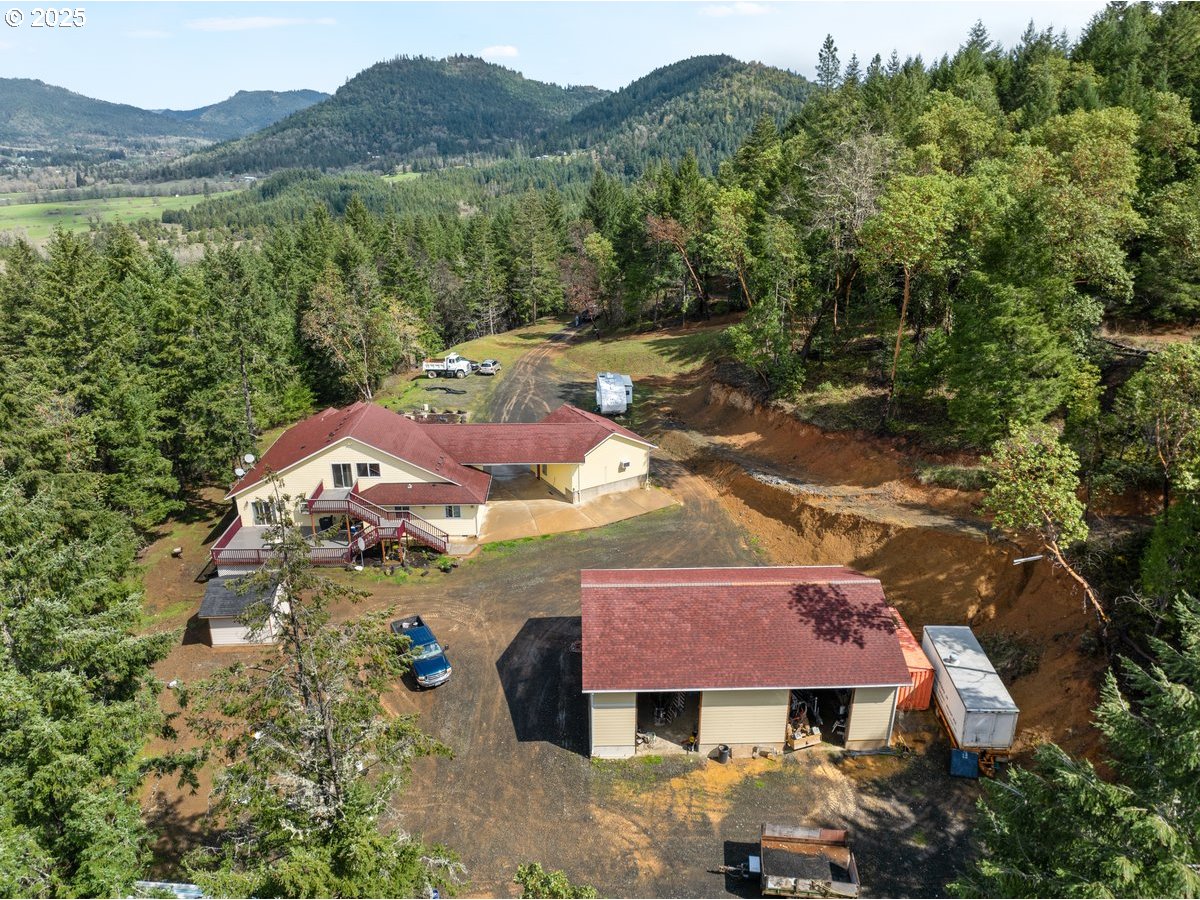 1260 Ireland Road Winston, OR 97496 - Photo 6 of 41