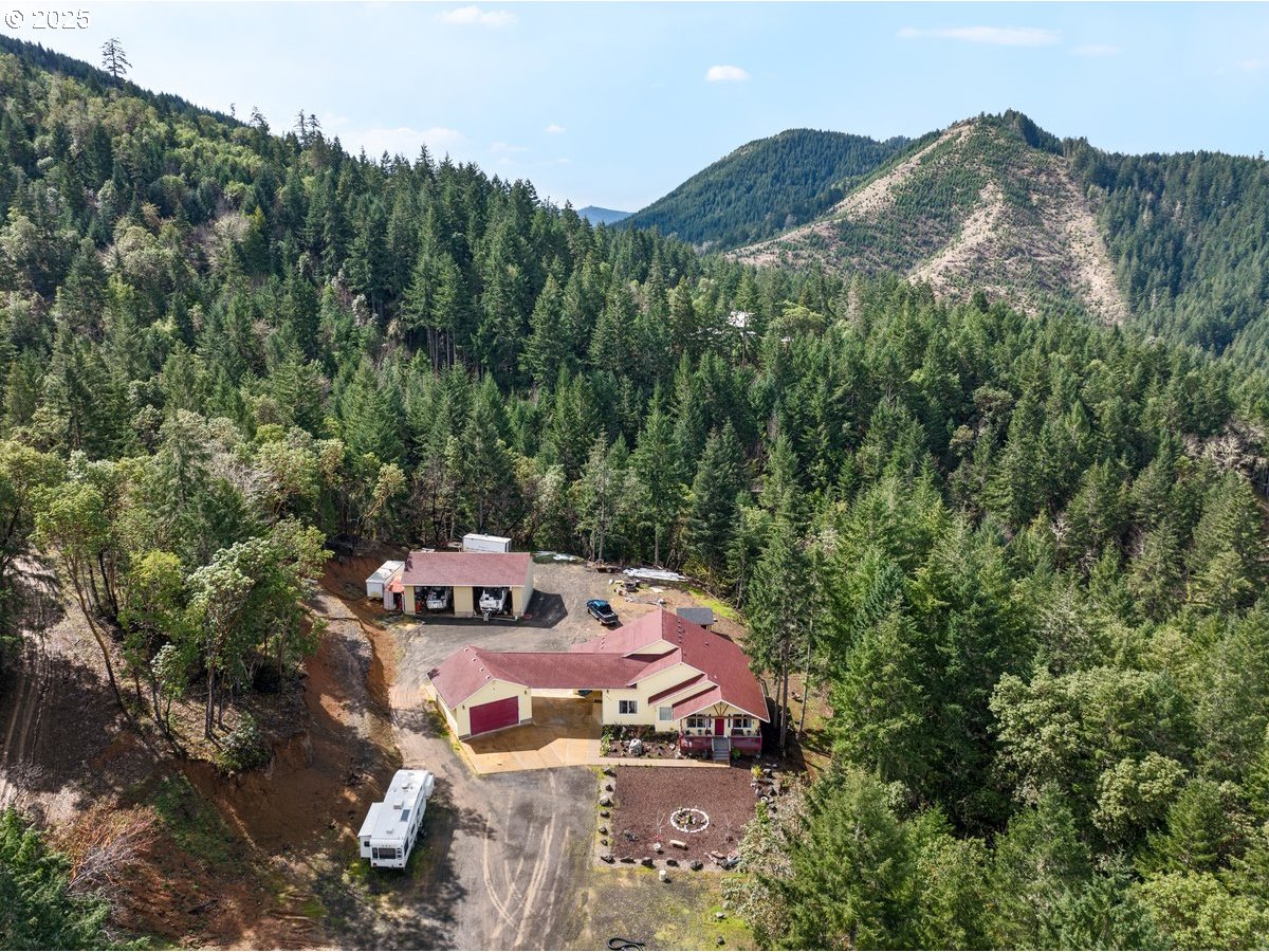 1260 Ireland Road Winston, OR 97496 - Photo 8 of 41