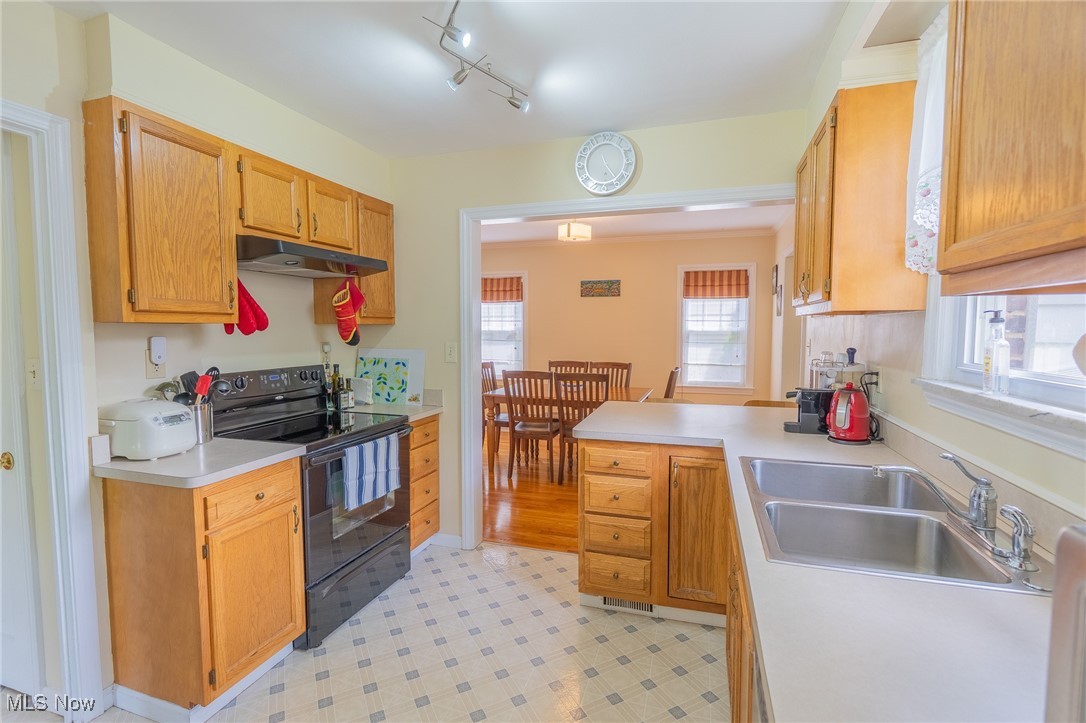 3638 Bainbridge Road Cleveland Heights, OH 44118 - Photo 8 of 22 Gallery Image 8