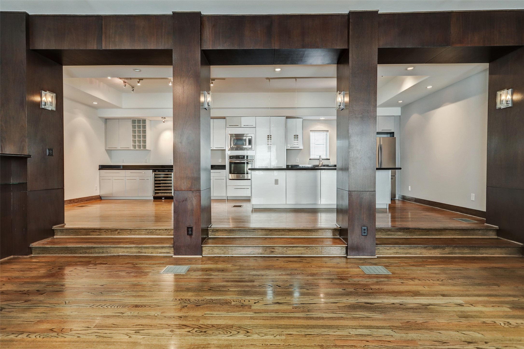 1820 Prospect Street Houston, TX 77004 - Photo 9 of 18 a view of ocean view