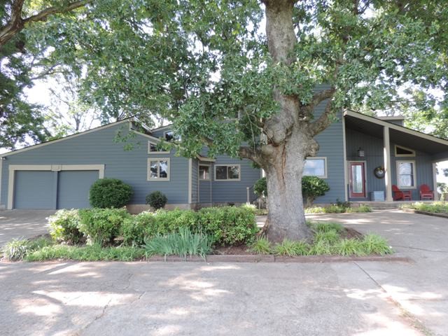 711 West Pine Grove Road Fair Play, SC 29643 - Photo 4 of 41 Gallery Image 4