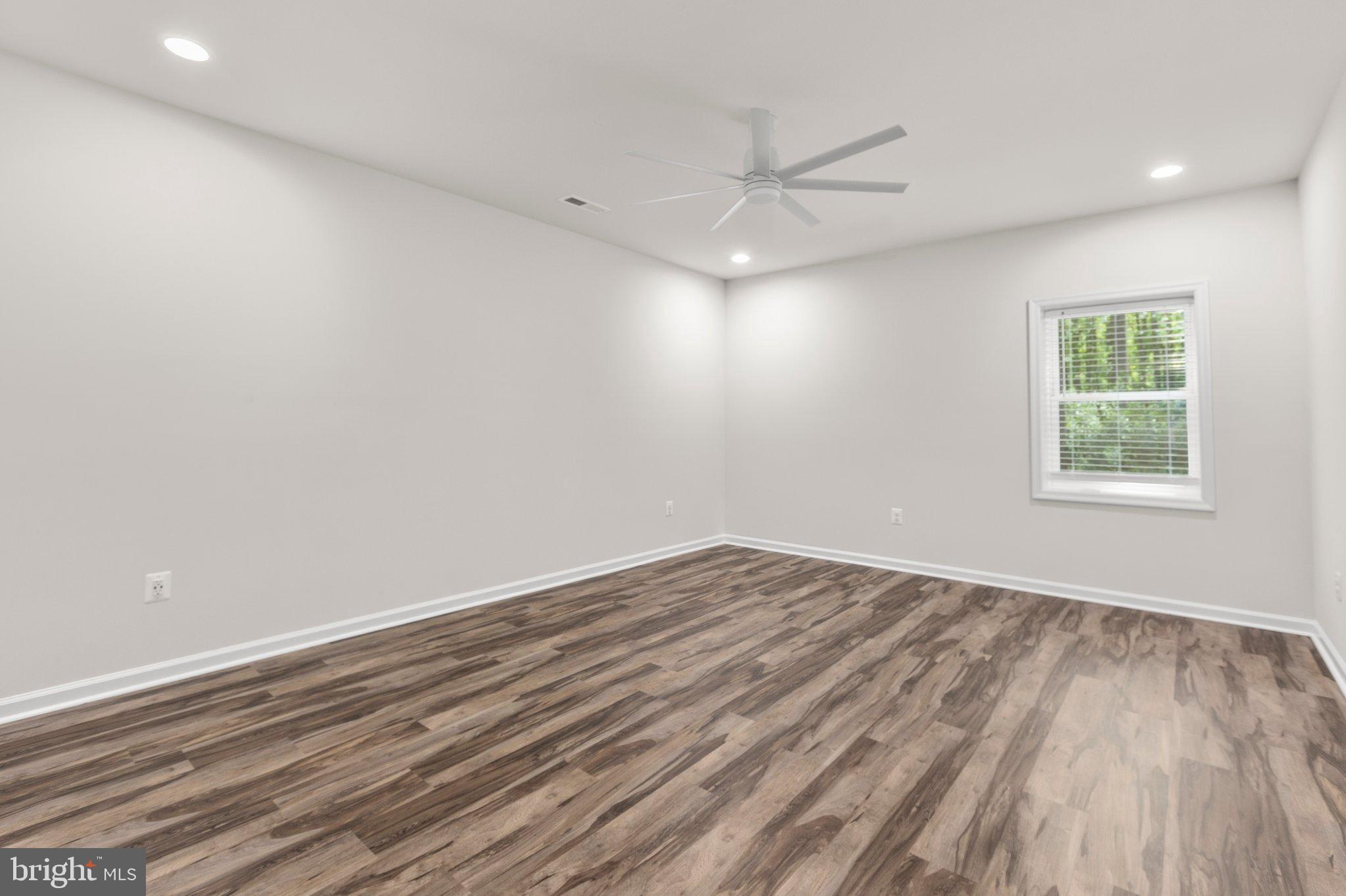 4331 French Acors Road Spotsylvania, VA 22551 - Photo 32 of 41 Spacious room with modern finishes.