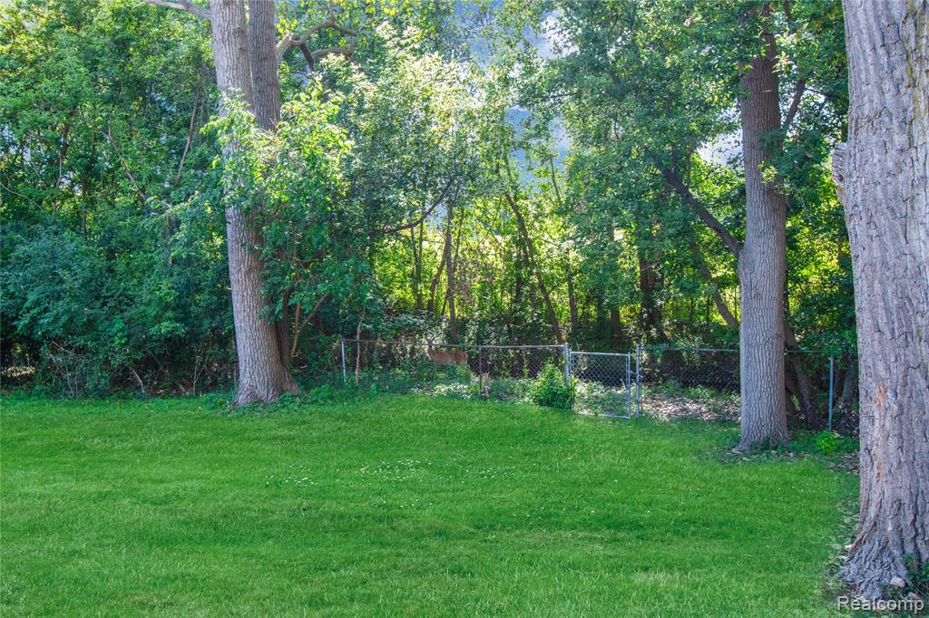21423 Gill Road Farmington Hills, MI 48335 - Photo 31 of 32