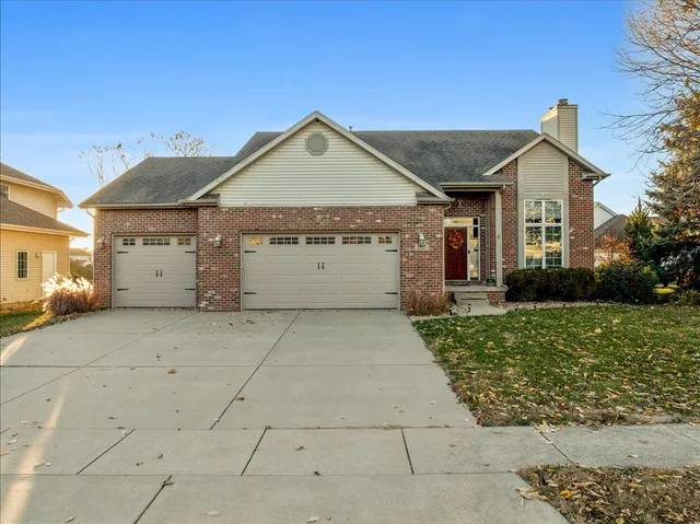 $475,000 | 1410 Broad Creek Road, Bloomington, IL 61704