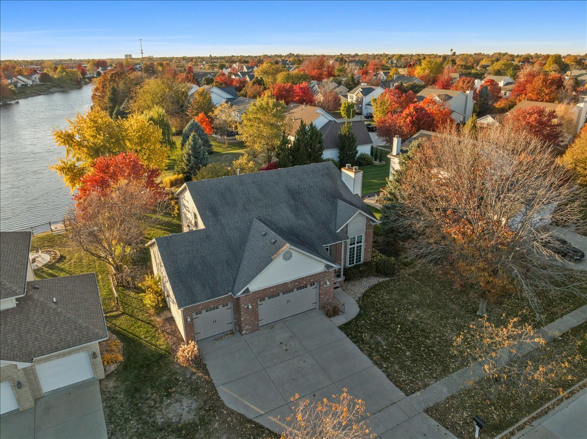 1410 Broad Creek Road Bloomington, IL 61704 - Photo 3 of 43