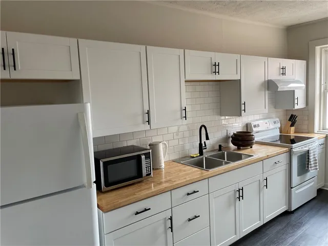 $1,400 | 74 Richmond Street, Unit 3, Rochester, NY 14607