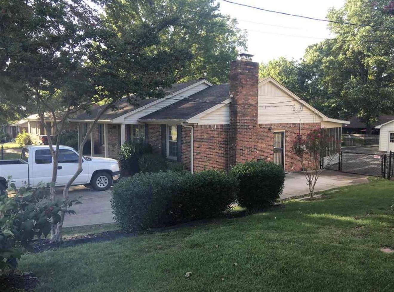 73 Hughes Drive Jackson, TN 38305 - Photo 9 of 24 a front view of a house with garden