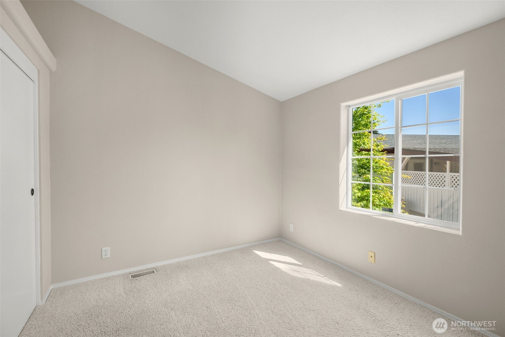 23606 Lake Drive West Bothell, WA 98021 - Photo 20 of 30 an empty room with a window
