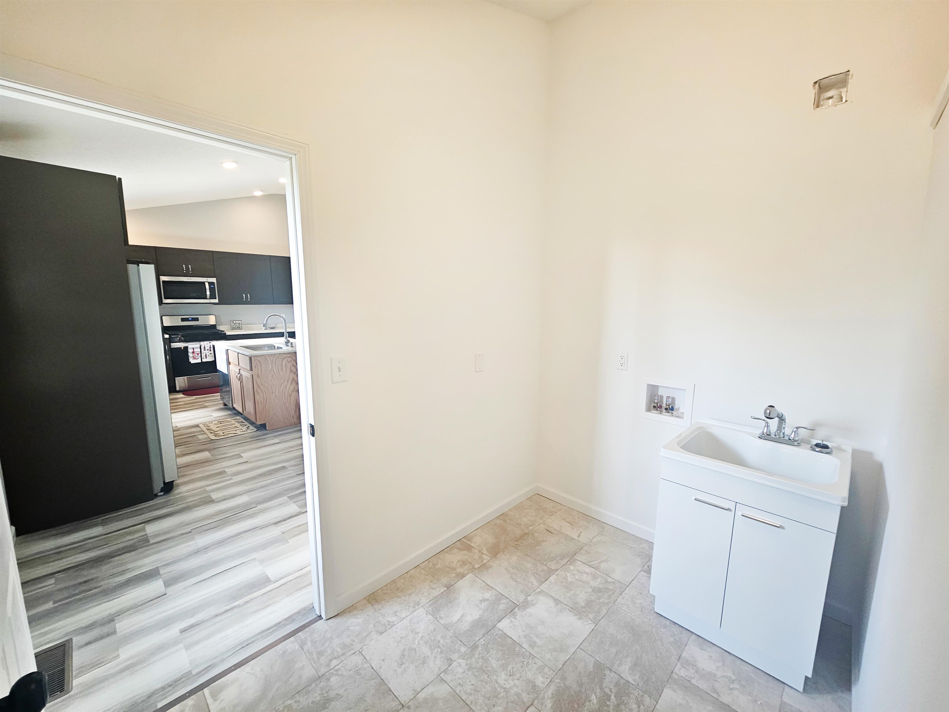2012 Chesaning Road Montrose, MI 48457 - Photo 19 of 64 50140320-81ae2e44-3db1-4054-8f8c-0bed03520dd8.JPG