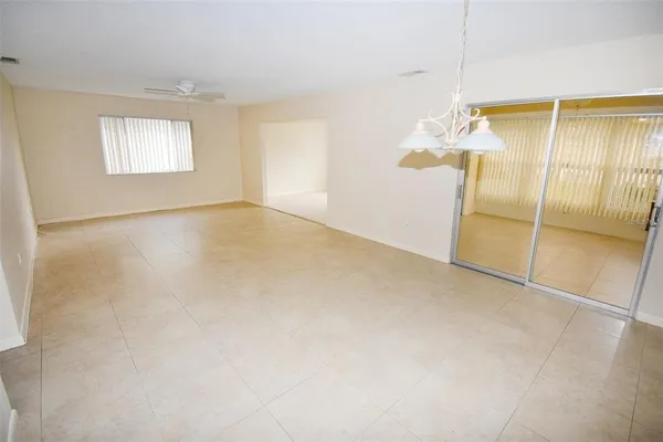 $1,895 | 3961 Ashwood Lane, Unit 44, Sarasota, FL 34232