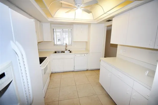 $1,895 | 3961 Ashwood Lane, Unit 44, Sarasota, FL 34232