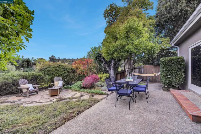 a view of a sitting area with furniture and garden