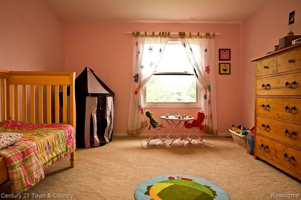 372 Silvervale Drive Rochester, MI 48309 - Photo 20 of 25 Bedroom 3