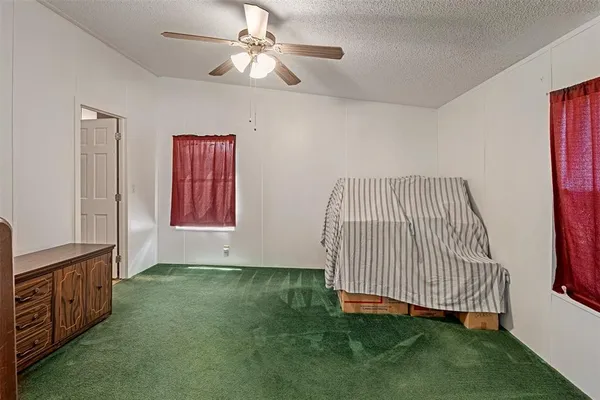 a view of entryway with workspace