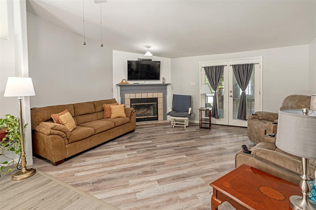 175 Kings Row Malakoff, TX 75148 - Photo 5 of 40 a living room with furniture and a fireplace