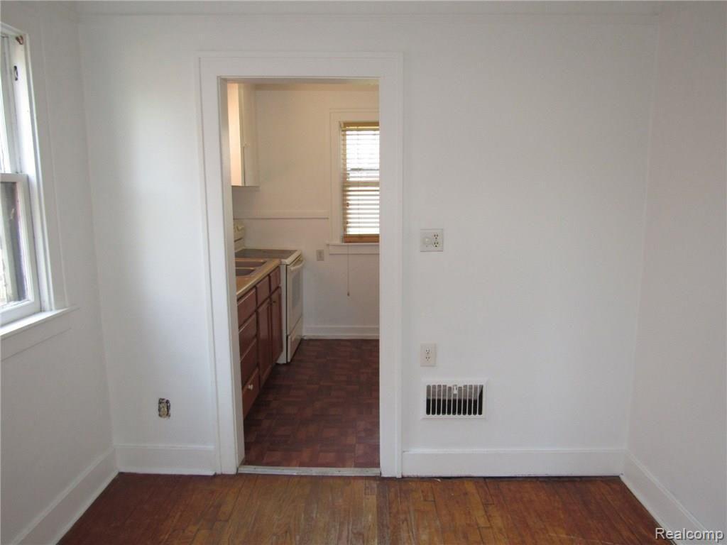 154 East Rundell Street Pontiac, MI 48342 - Photo 15 of 33 154 E RUNDELL PONTIAC (60).JPG