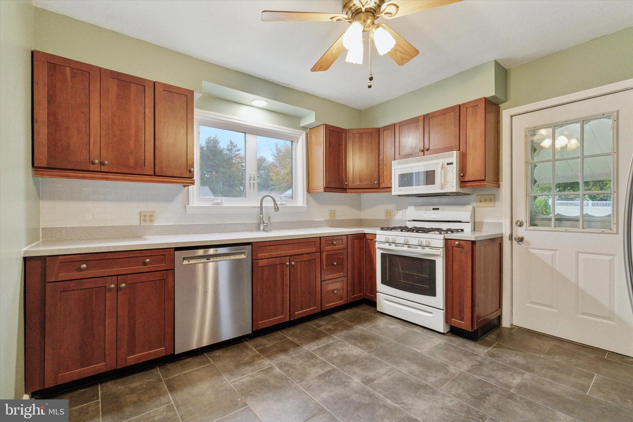1724 Alba Road Willow Grove, PA 19090 - Photo 5 of 25 Gallery Image 5
