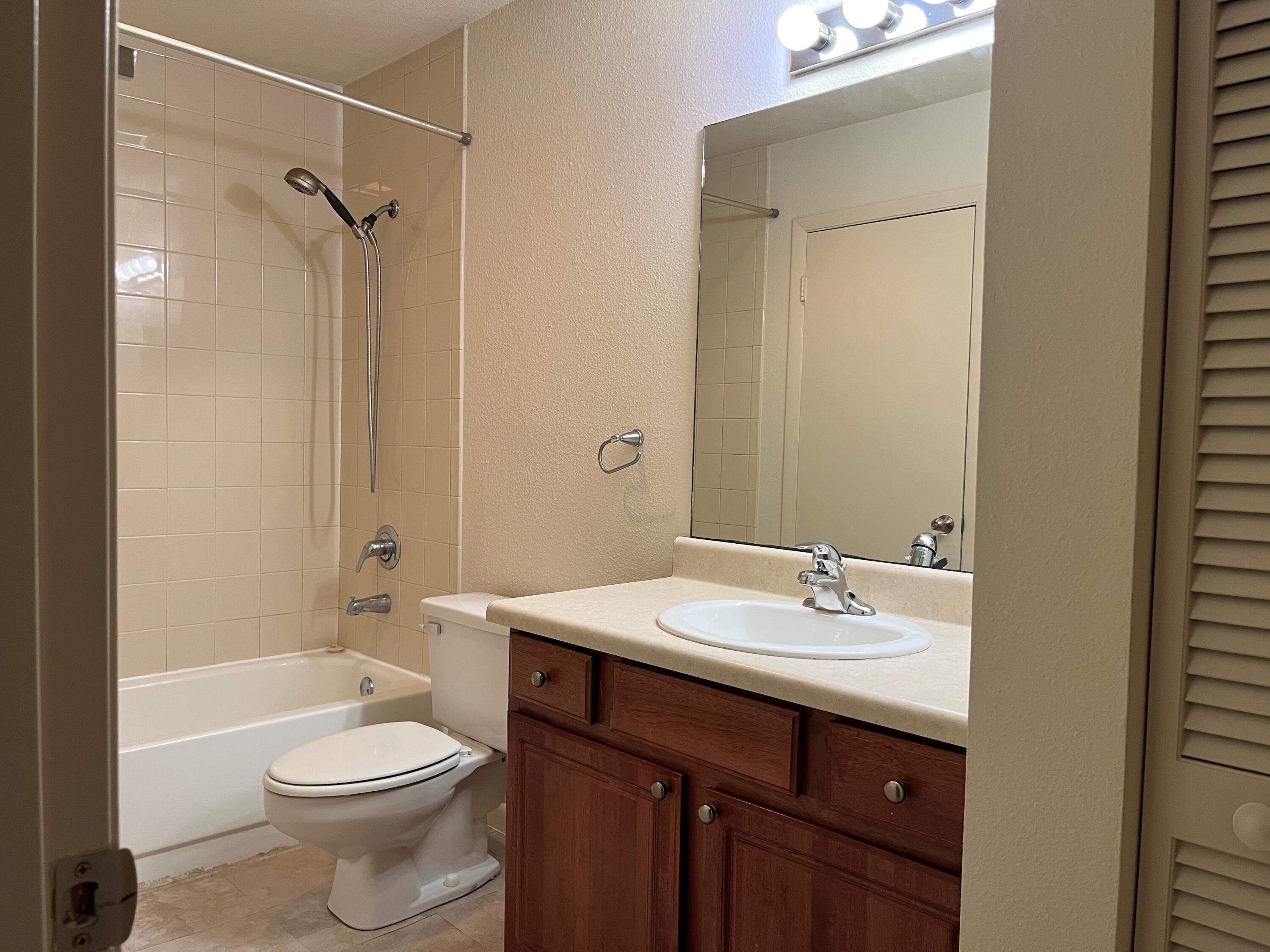 1481 Center Street, Unit 707 Mount Pleasant, SC 29464 - Photo 2 of 7 Bathroom